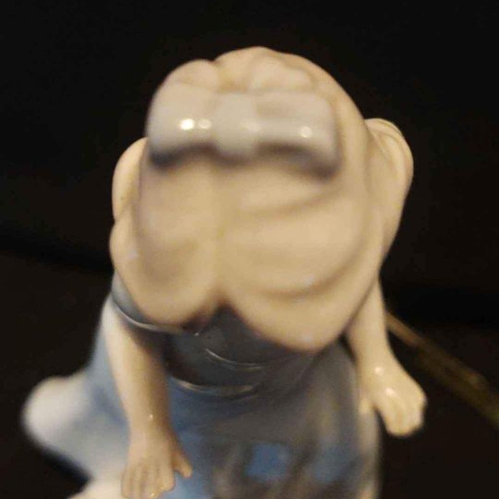 Vintage Figurine Girl with puppy dog porcelain - Picture 3 of 8